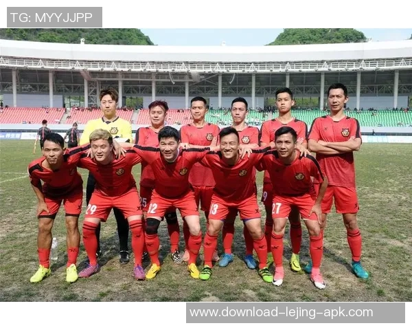 安顺市足球热潮兴起香港明星球员助力本地青少年发展 安顺市足球热潮兴起香港明星球员助力本地青少年发展